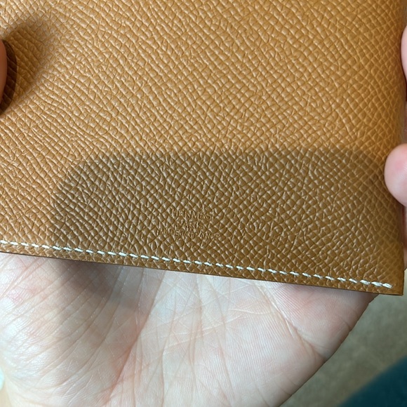 Brand new hermes tarmac passport holder Epsom gold color, with box - Picture 4 of 5